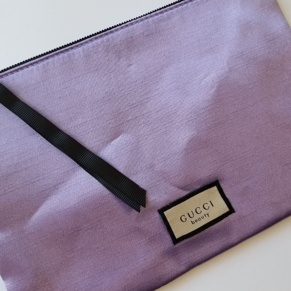 ❗Gucci Beauty Purple Satin Cosmetics Bag❗